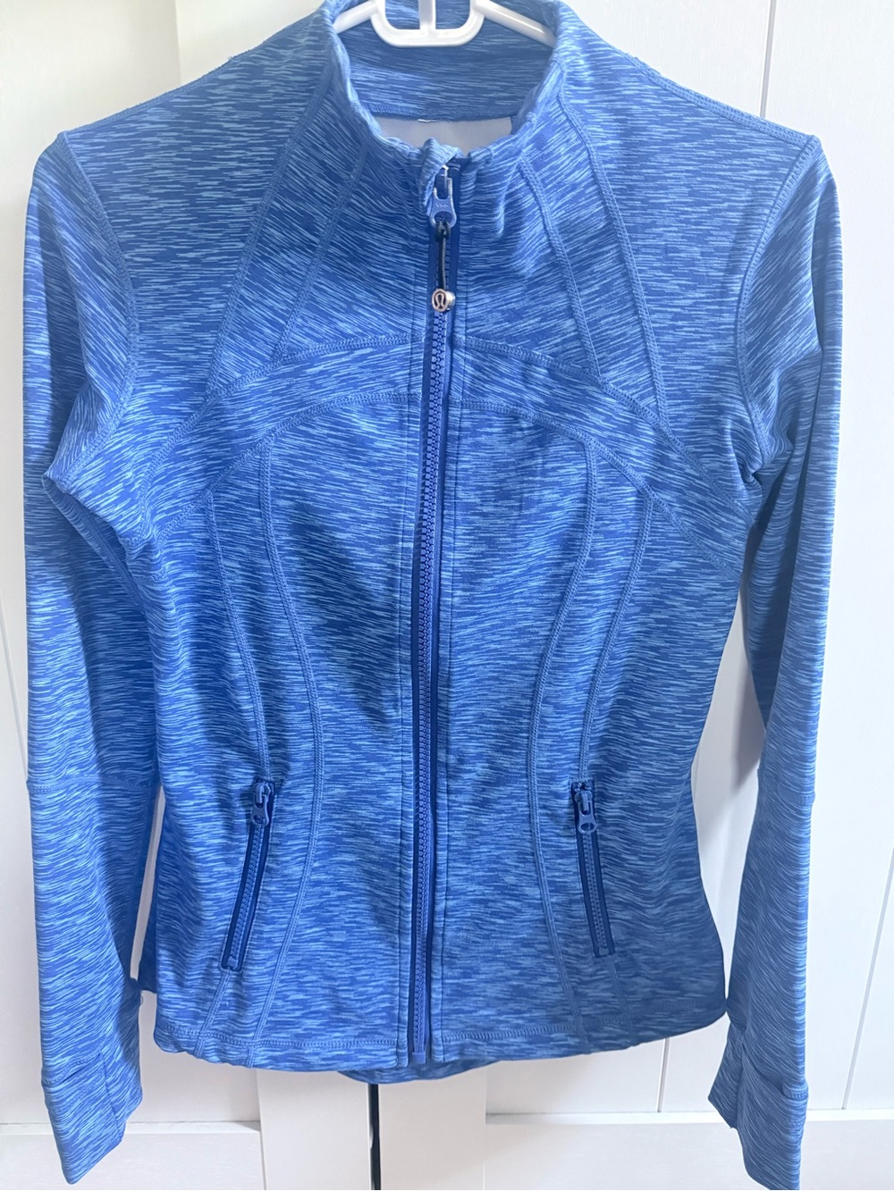 lululemon Define, size 6, excellent condition